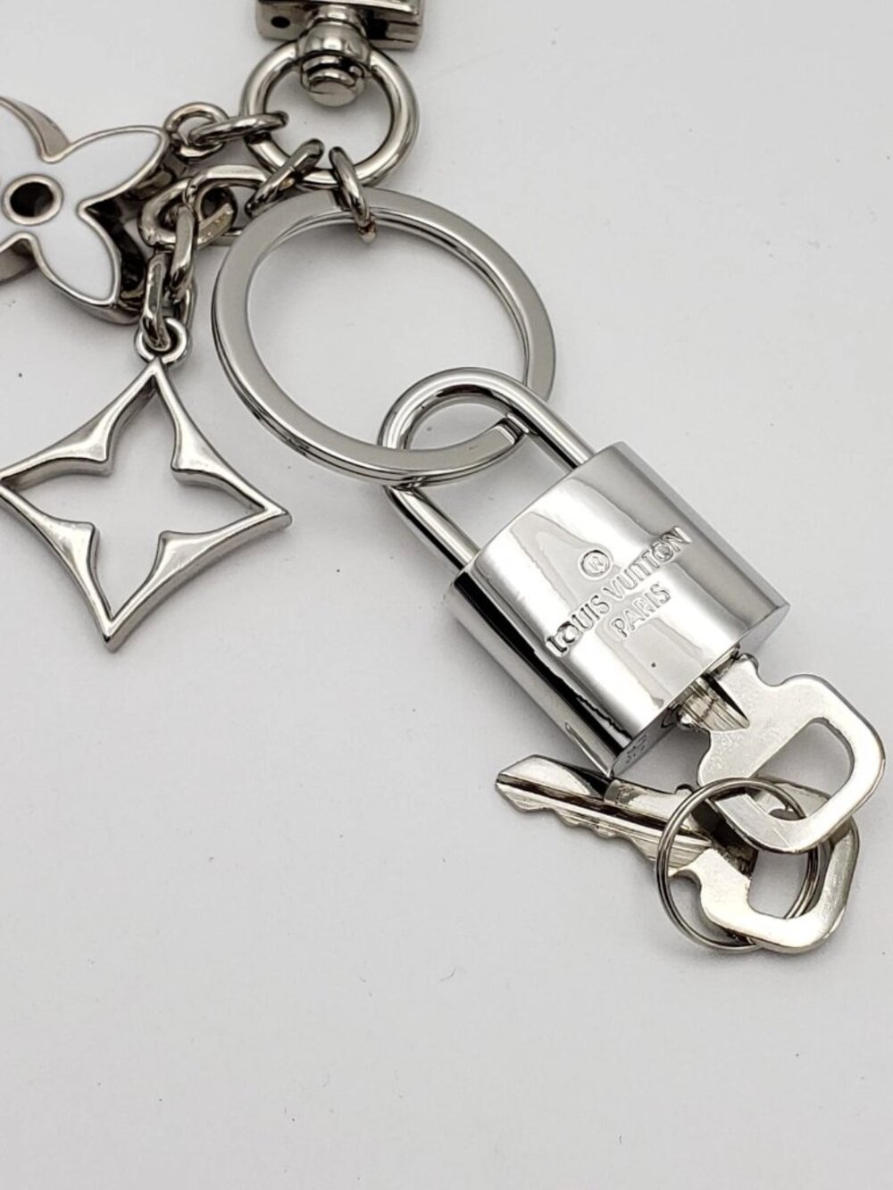 Authentic LV Gold Padlock 🔒 Unbranded Flower Charm for Louis Vuitton Bags - Picture 3 of 9